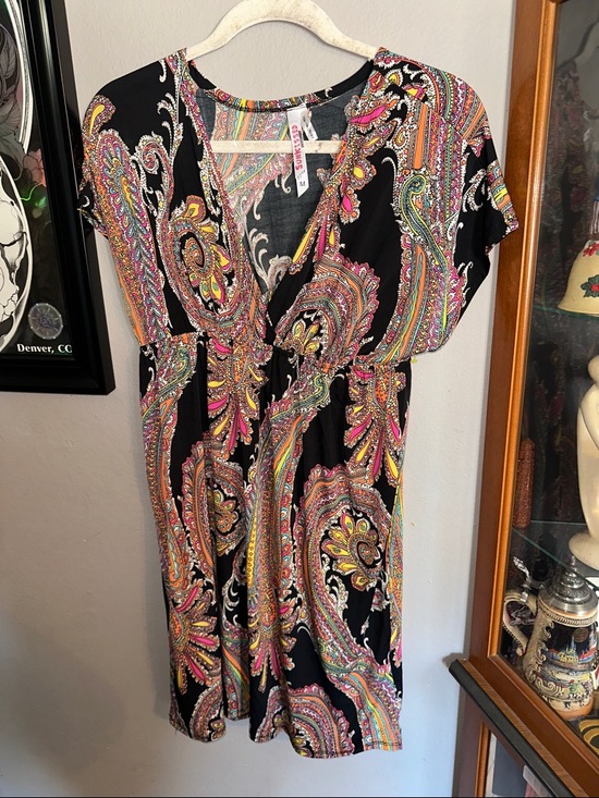 sunkissed Dresses & Skirts - Sunkissed Black Paisley Multicolor Short Sleeve Dress